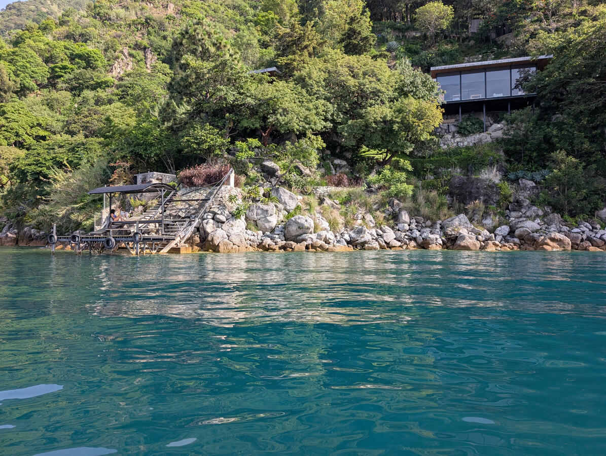 Glass House Airbnb / Casa de Cristal